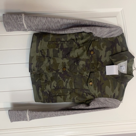 New w tags, lightweight camo jacket xsmall - Picture 3 of 4